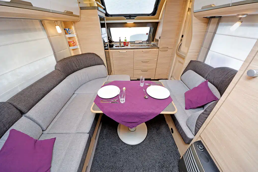 Sitzgruppe im Knaus Südwind 650 PEB