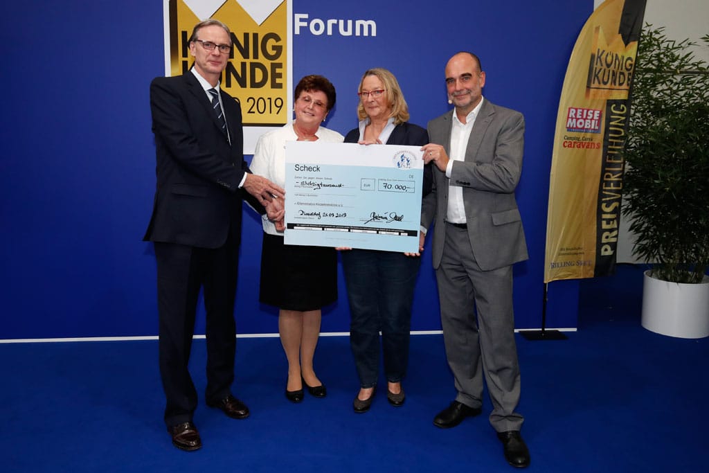 König Kunde Award 2019: Scheckübergabe