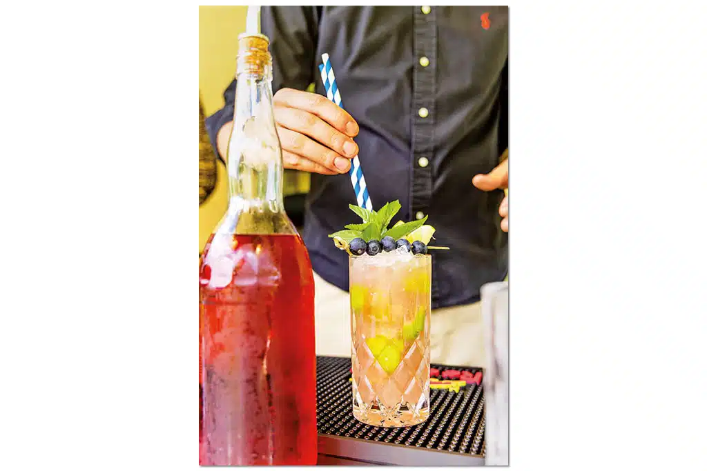 Ein fertig gemixter fruchtiger Cocktail