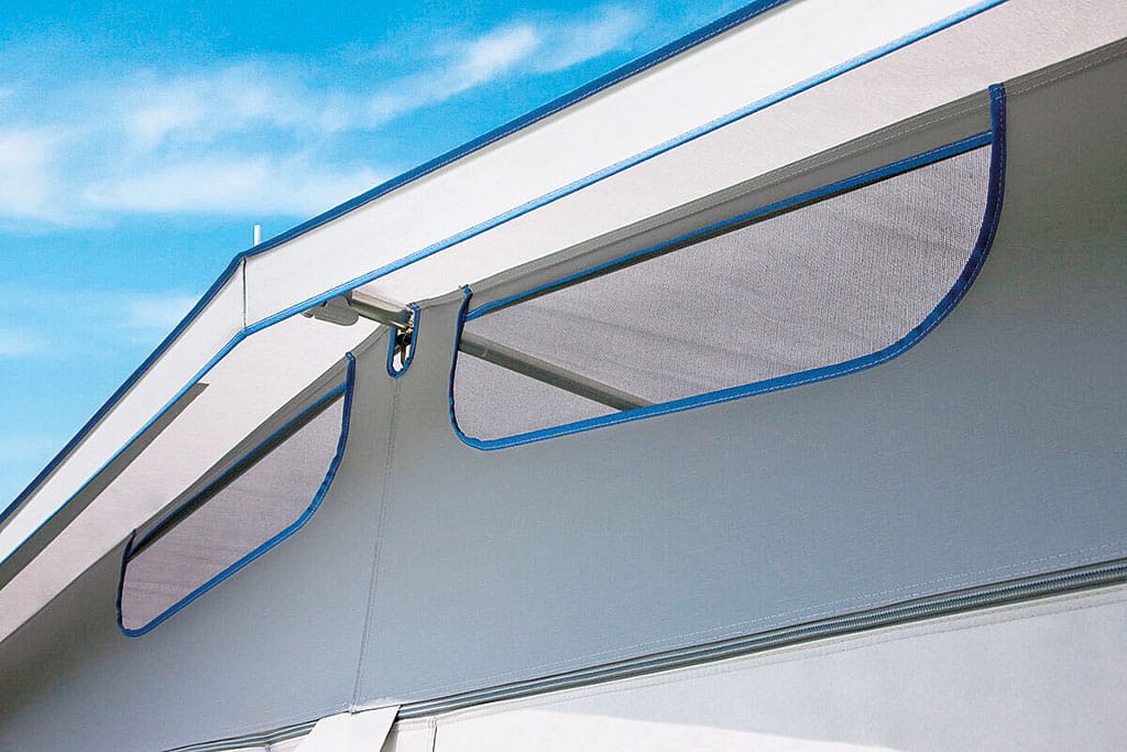 Windblenden mit Lüftungseinsätzen sorgen für zusätzliche Zirkulation auch bei Abwesenheit.