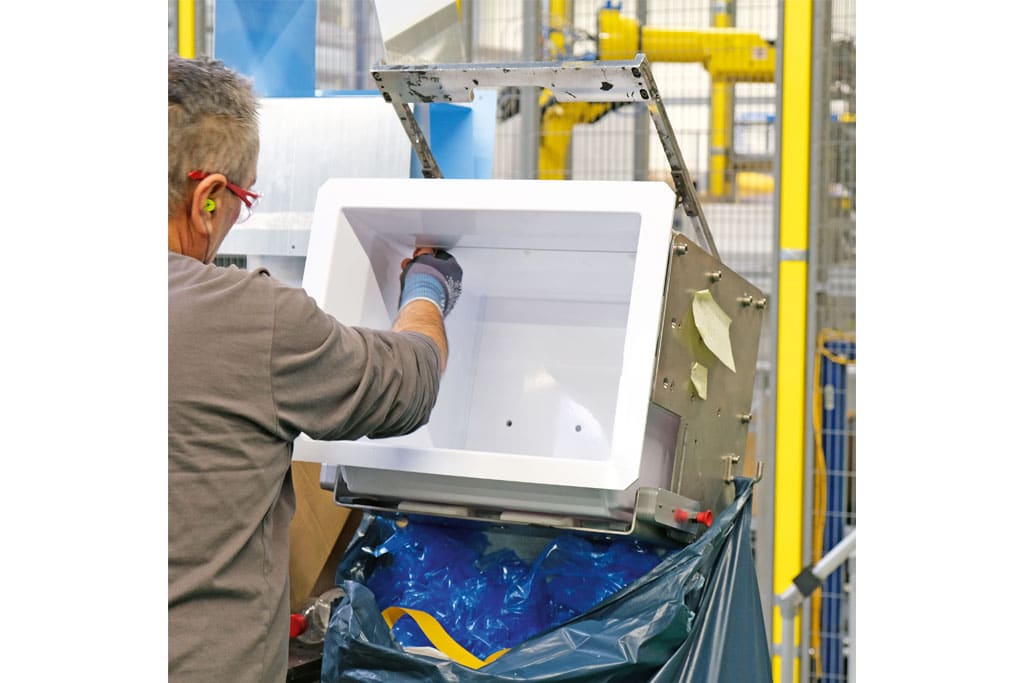 Thetford-Mitarbeuter in der Produktion bei der Arbeit