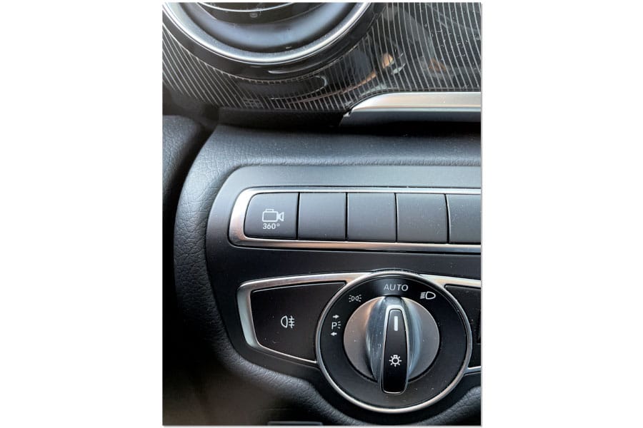 Schalter im Cockpit des Pössl Campstar