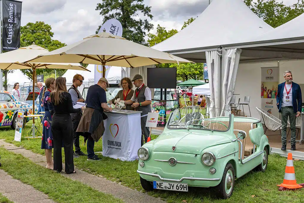 Charity auf der Oldtimer-Veranstaltung Classic Days