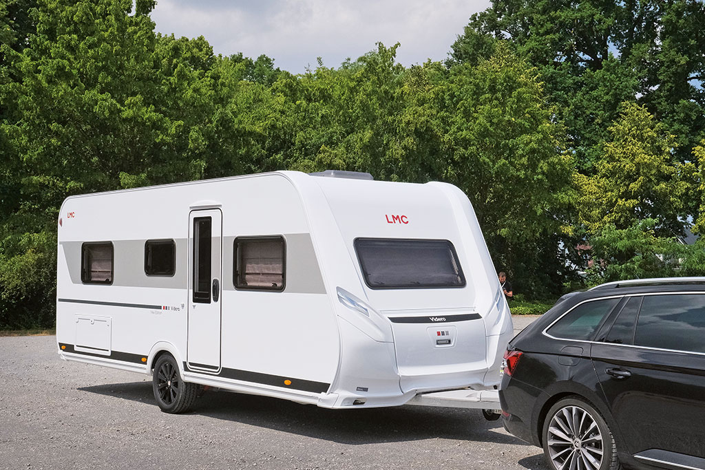 LMC Videro: Wohnwagen mit Zugfahrzeug