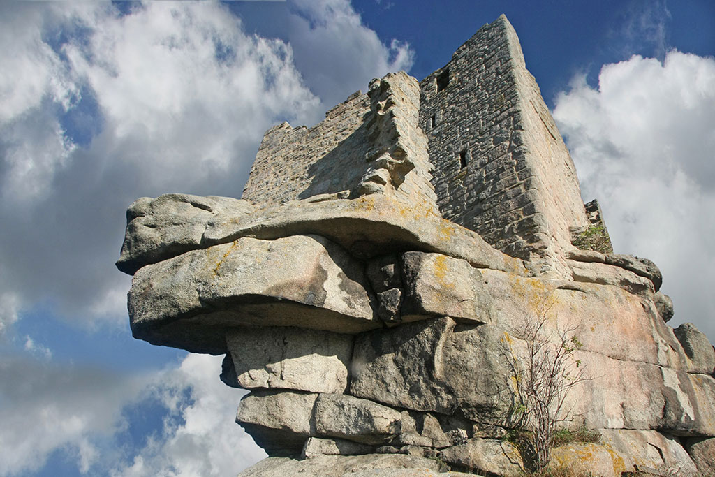 Ruine Flossenbürg auf Granit-Felsblöcken
