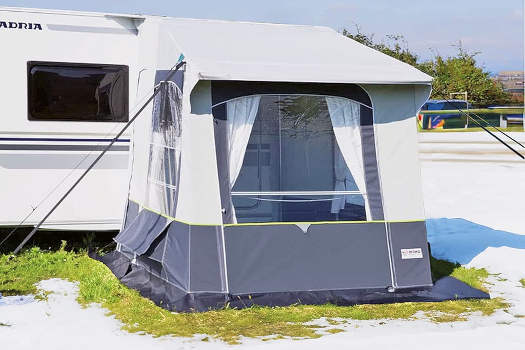 Vorzelt am Wohnwagen