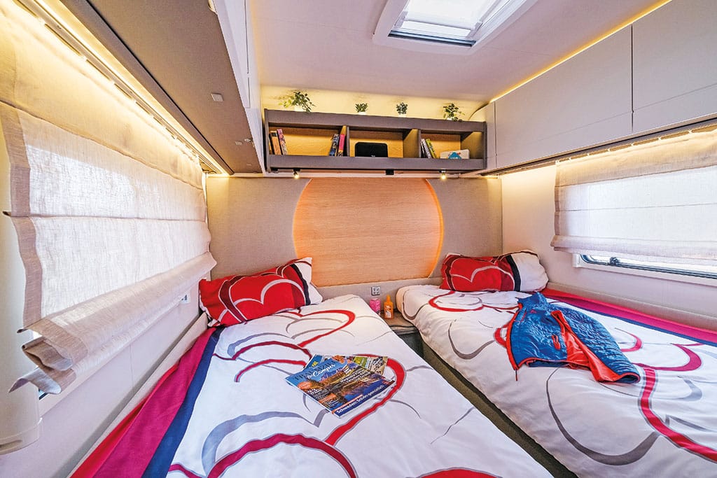Längsbetten im Wohnwagen