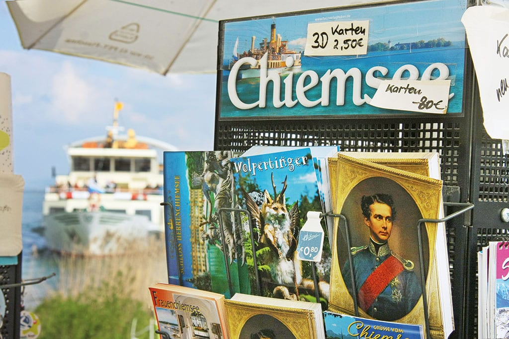 Postkarten am Verkaufsstand am See