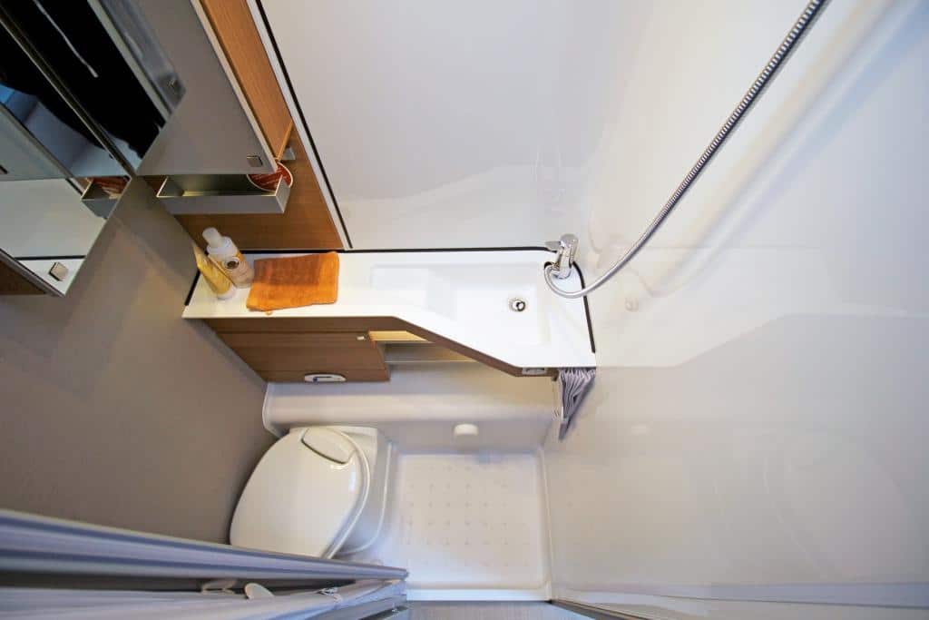Kleines Bad im Wohnwagen