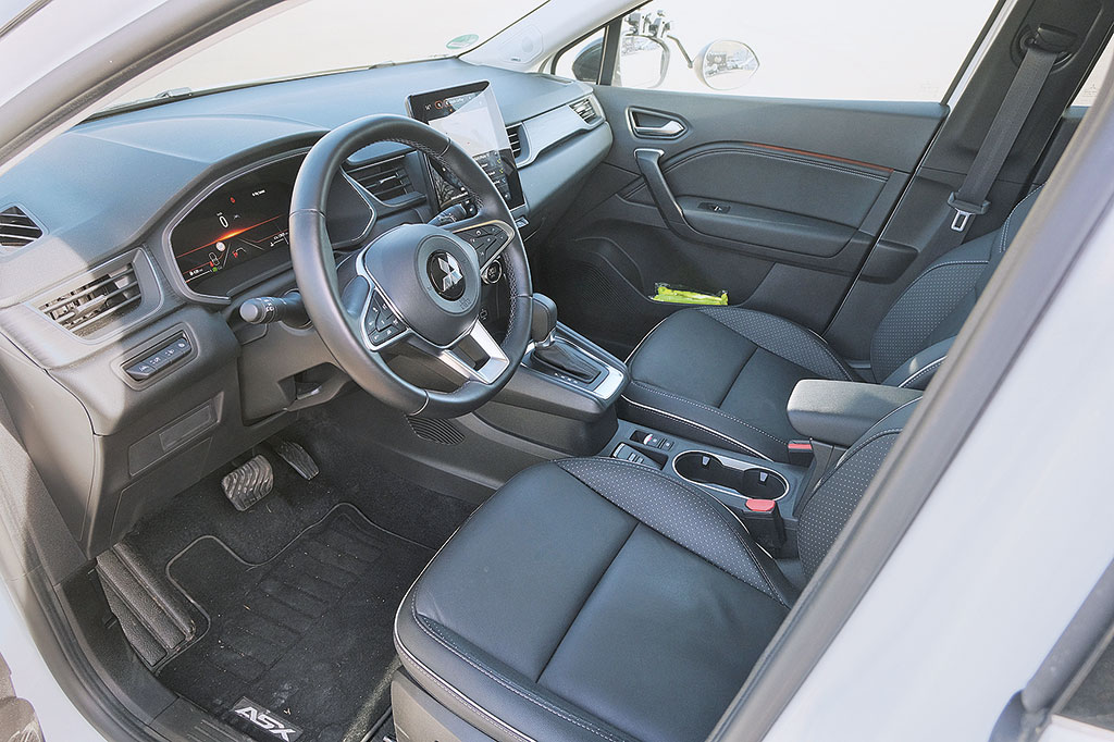 Fahrersitze und Cockpit