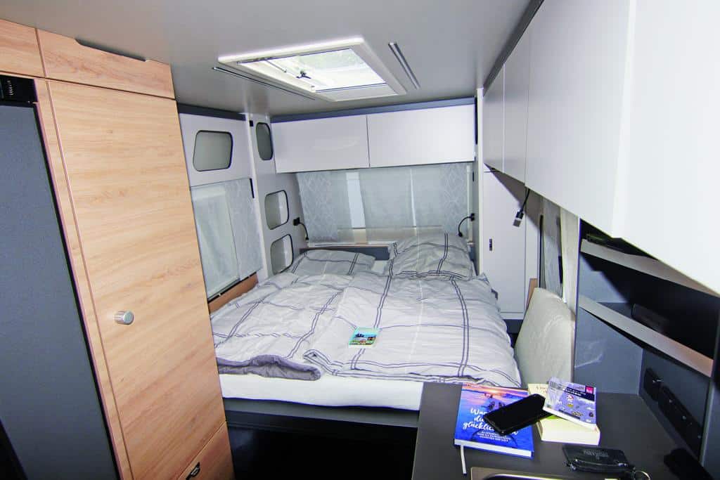 Doppelbett im Wohnwagen