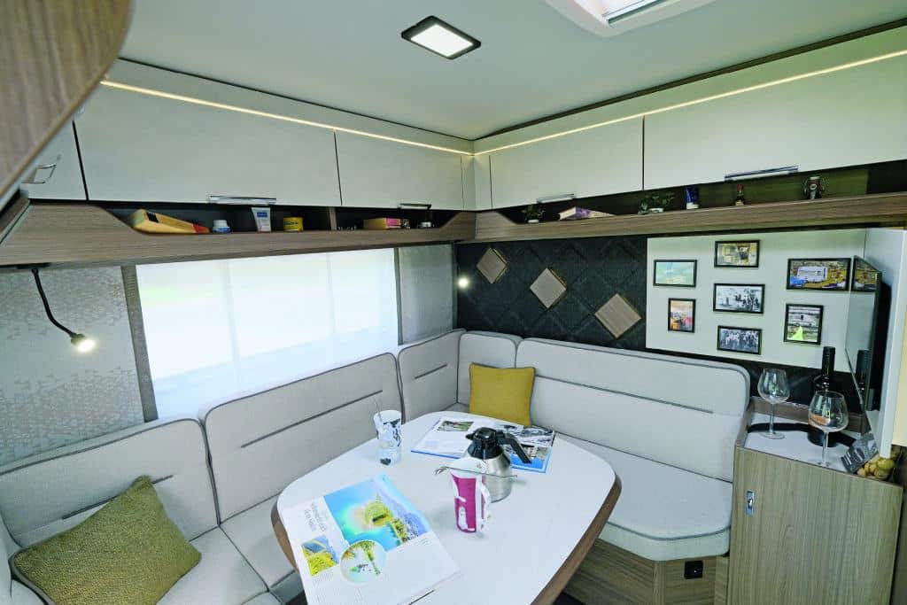 Sitzecke im Wohnwagen