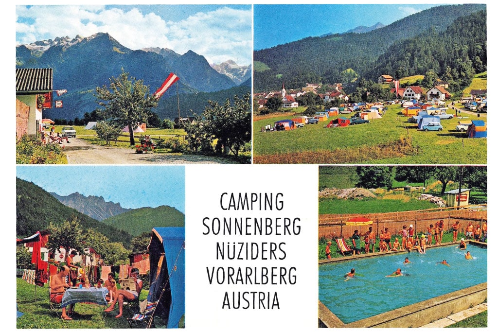Eine alte Postkarte mit Bildercollage eines Campingplatzes in den Bergen