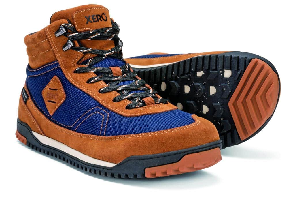 Hellbraun-dunkelblaue, halbhohe Wanderschuhe