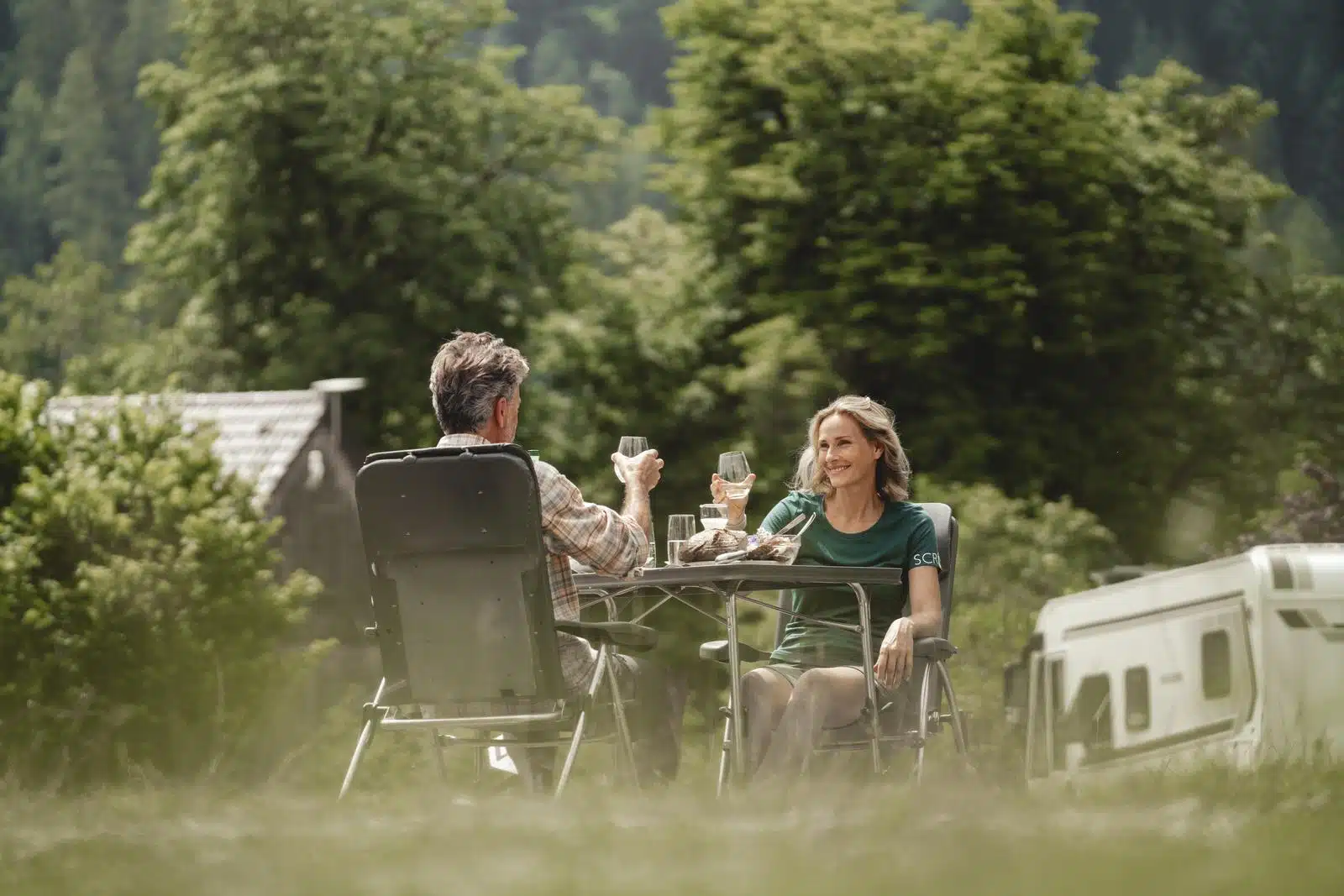 Foto Oberösterreich Tourismus GmbH/Johann Photography: Entspannte Gemütlichkeit bei Camping Seebauer am Gleinkersee in der Urlaubsregion Pyhrn-Priel.